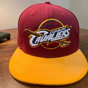 CLEVELAND CAVALIERS SNAP BACK.